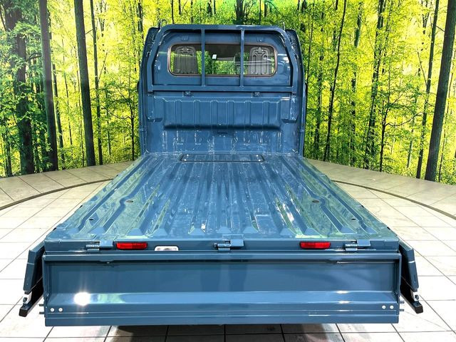 積み下ろしのしやすいデッキにはたっぷりと荷物を積み込んでいただけます。遊びから仕事まで、様々なシーンで頼れます♪