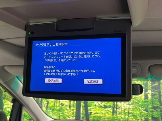 【フリップダウンモニター】大画面モニターで後席でもエンタメをお楽しみいただけます。小さなお子様にも大人気の装備です♪