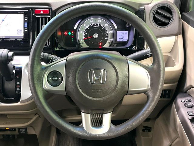 【ステアリングスイッチ】運転中、前方から目線をそらすことなく、オーディオ等の操作が可能な便利機能!安心&快適なドライブを演出してくれます♪