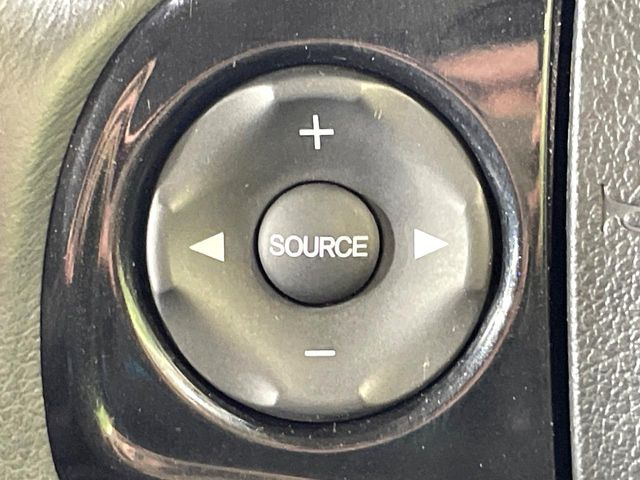 �y�X�e�A�����O�X�C�b�`�z�^�]���A�O������ڐ������炷���ƂȂ��A�I�[�f�B�I���̑��삪�\�ȕ֗��@�\!���S&���K�ȃh���C�u�����o���Ă���܂���