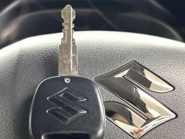 【キーレス】少し離れた場所からでもボタン一つでドアの開錠・施錠ができるのでとっても便利!ドアの鍵穴周りに傷をつけることもありません♪