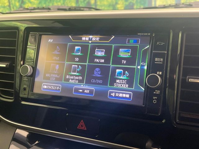 【純正ナビ】人気の純正ナビを装備。オーディオ機能も充実しており、Bluetooth接続すればお持ちのスマホやMP3プレイヤーの音楽を再生可能!毎日の運転がさらに楽しくなります!!