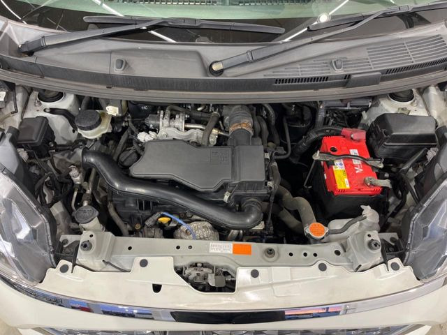 親切・丁寧な専門メカニックスタッフが応対!・車検・点検整備・事故等の修理などアフターサービスも安心。お車のカスタマイズもネクステージのサービススタッフまでご相談ください!