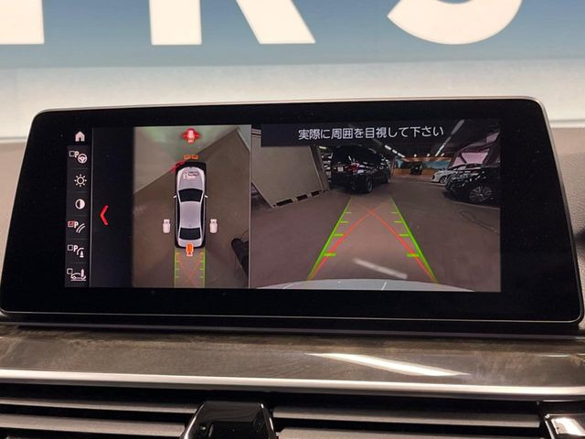 ●パノラミックビューモニター:専用のカメラにより、上から見下ろしたような視点で360度クルマの周囲を確認することができます☆死角部分も確認しやすく、狭い場所での切り返しや駐車もスムーズに行えます。