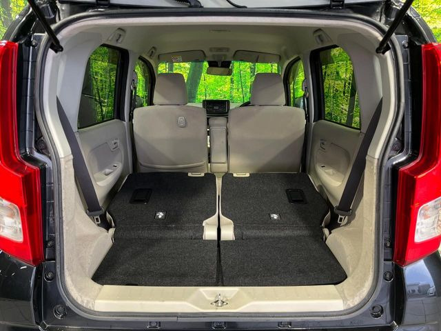 ���i�̂���������ʋ΁A���}���ɏ\���ȉ׎��X�y�[�X���m�ۂ��Ă���܂��B�Z�J���h�V�[�g��|���ƁA�傫�ȉו��̐ύڂ��\�ł���