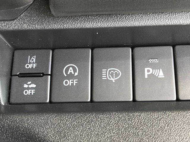 【車線逸脱警報】道路上の白(黄)線を認識し、意図せず走行中の車線からはみ出しそうになった時、メーター内の警告灯とブザーで注意喚起してくれる安心・安全機能です♪