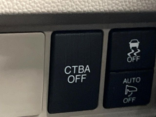 【シティブレーキアクティブシステム】低速走行中に前方の車両等を認識し、衝突しそうな時は警報とブレーキで衝突回避と被害軽減をアシスト。より安全にドライブをお楽しみいただけます。