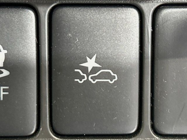 �y�G�}�[�W�F���V�[�u���[�L�z���s���ɑO���̎ԗ�����F�����A�Փ˂������Ȏ��͌x��ƃu���[�L�ŏՓˉ���Ɣ�Q�y�����A�V�X�g�B�����S�Ƀh���C�u�����y���݂��������܂��B