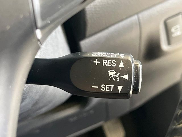 【レーダークルーズコントロール】高速道路での長距離走行が楽に!!自動で速度を保つクルーズコントロールが、衝突軽減システムと連携し、前方の車両を感知して車間を保つように速度調節してくれます!!