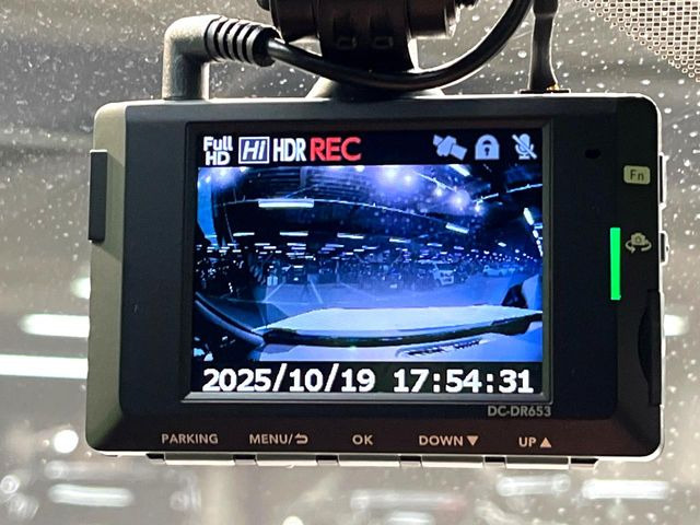 【ドライブレコーダー】安心・安全なカーライフに必須のドライブレコーダーを装備!走行中はもちろん、あおり運転や事故に遭遇した際の状況も映像で記録し、万一のリスクに備えます。