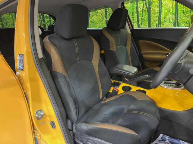 運転席シート廻りは使用感も少なく、良好な状態となっています。丁寧に使われていたことがよくわかりますね。