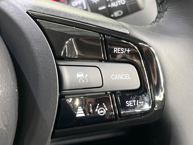 【アダプティブクルーズコントロール】高速道路での長距離走行が楽に!!自動で速度を保つクルーズコントロールが、衝突軽減システムと連携し、前方の車両を感知して車間を保つように速度調節してくれます!!