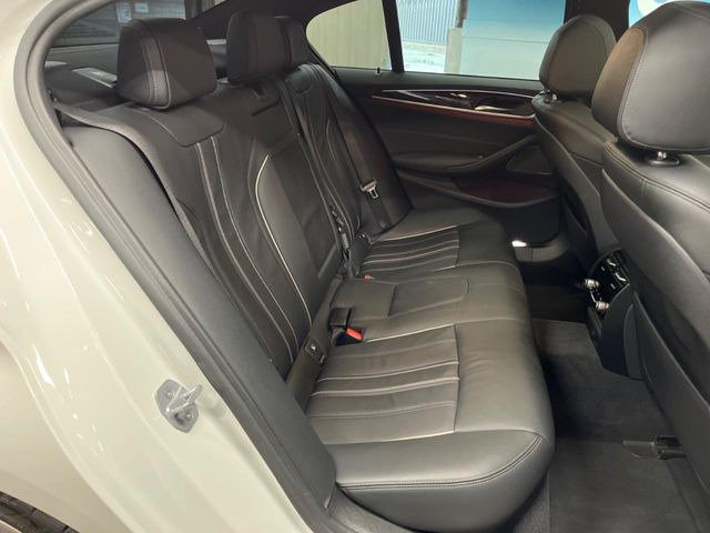 ●シートの使用感:破れ・へたりも少なく、ご覧の通りきれいな状態を維持しております。また、室内クリーニング・コーティングもご用命いただけます。