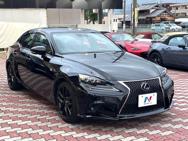 高透明度のガラス皮膜で撥水はもちろん、上質なツヤ・光沢を実現。紫外線や酸性雨から大切な愛車を保護し、色あせ・劣化を防止。「弾スプラッシュコート」、「弾プリミッサコート」からお選びいただけます。