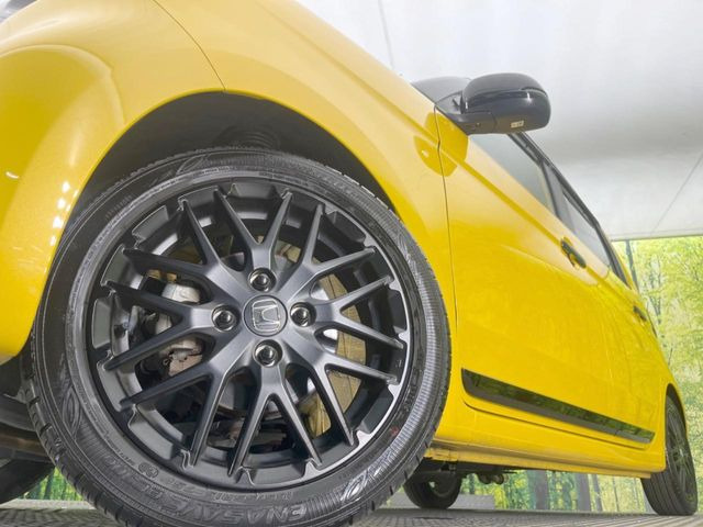 �y�����A���~�z�C�[���z�O�ςɃ}�b�`���������A���~�z�C�[���𑕒����Ă���܂��B�e��ЊO�A���~�z�C�[����A�X�^�b�h���X�^�C�����戵�����Ă���܂��B���񂲑��k����������