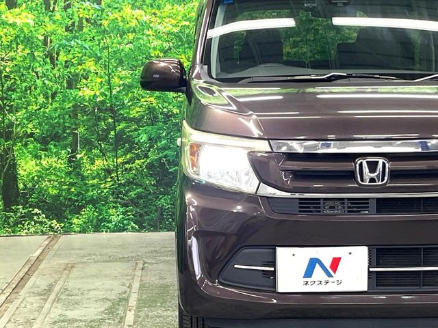 【HIDヘッドライト】非常に明るく前方を照らしてくれるので、悪天候や夜間の走行時も視界良好で安心してお乗りいただけます。