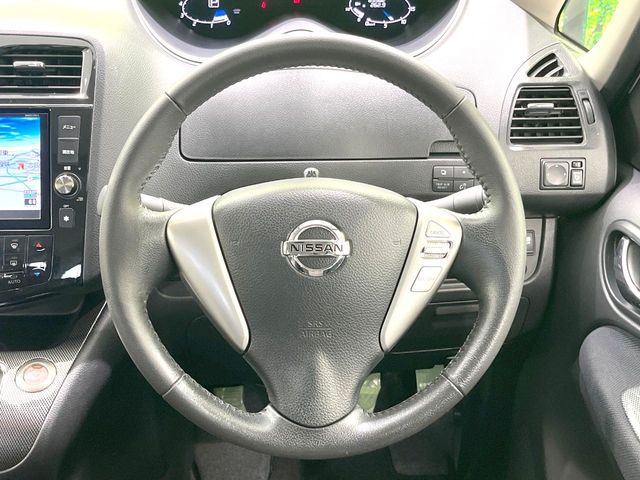 �y�����v�����X�e�A�����O�z�㎿�Ȋv���g�p���邱�ƂŁA��ɂ����������݂ƂĂ��^�]���₷���n���h���ł���