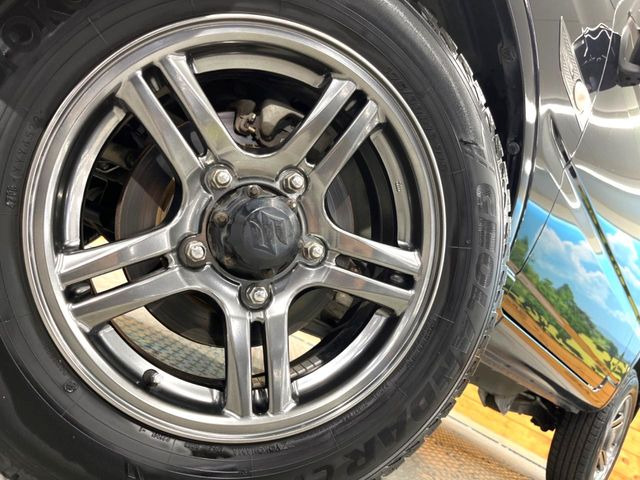 【純正16インチアルミホイール】外観にマッチした純正アルミホイールを装着しております。各種社外アルミホイールや、スタッドレスタイヤも取扱いしております。是非ご相談ください♪