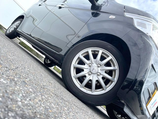 【アルミホイール】外観にマッチしたアルミホイールを装着しております。各種アルミホイールや、スタッドレスタイヤも取扱いしております。是非ご相談ください♪