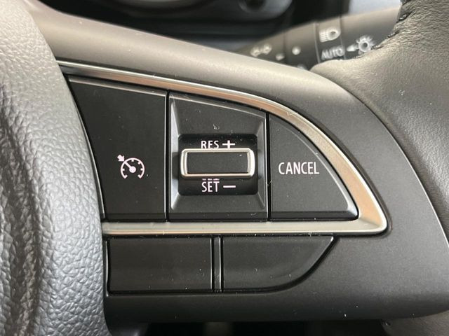 【クルーズコントロール】高速道路もラクラク走行。アクセルを離しても一定速度で走行ができ、長距離運転時の負担を軽減!加速・減速も簡単なスイッチ操作で調整できます。