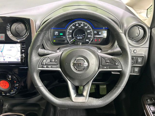 �y�����v�����X�e�A�����O�z�㎿�Ȋv���g�p���邱�ƂŁA��ɂ����������݂ƂĂ��^�]���₷���n���h���ł���