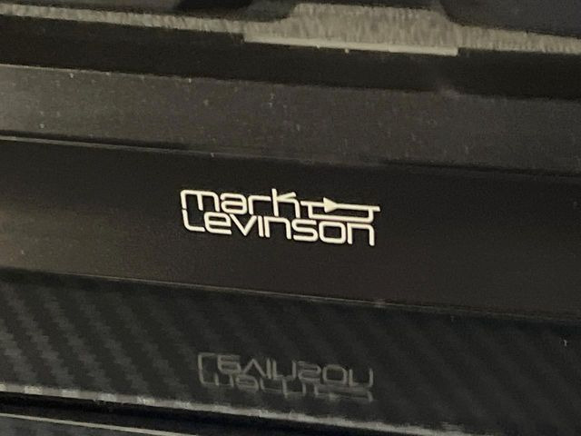 �y�}�[�N���r���\���T�E���h�V�X�e���z���[�J�[�I�v�V�����̍��i�ʃT�E���h�V�X�e���𓋍ځB��p�̃`���[�j���O���{���ꂽ�召�l�X�ȃX�s�[�J�[����ǎ��ȃT�E���h���t�ł��A�Տꊴ���ӂ�鉹����Ԃ����o���܂��B