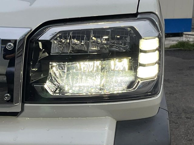 �yLED�w�b�h���C�g�z���V����ԑ��s�����ǍD�Ȏ��E���m�ۂ����S���ĉ^�]�ł��鍂�P�xLED�w�b�h���C�g�𑕔�!�_�����x�������A����d�͂��}�����Ă��܂��B