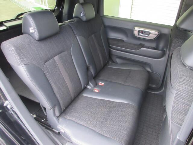 2��ڃV�[�g�ł��B�ӊO�Ƃ������Ƃ��Ă��܂����