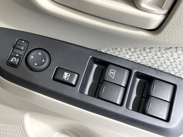 �y�d���i�[�~���[�z�T�C�h�~���[�͓d���i�[���ƂȂ��Ă���A�������ԏ�ł��L�Y�������X�N��}�����܂��B