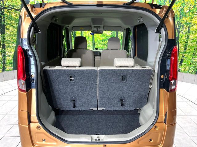 ���i�̂���������ʋ΁A���}���ɏ\���ȉ׎��X�y�[�X���m�ۂ��Ă���܂��B�Z�J���h�V�[�g��|���ƁA�傫�ȉו��̐ύڂ��\�ł���