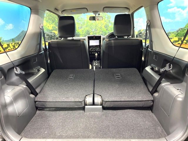 普段のお買い物や通勤、送迎等に十分な荷室スペースを確保しております。セカンドシートを倒すと、大きな荷物の積載も可能です♪