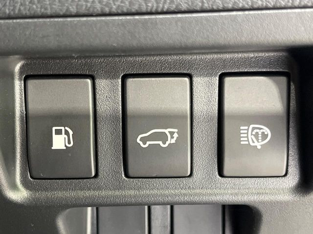 【パワーバックドア】スマートキーや運転席のボタンを押すだけでリアゲートが自動で開閉します!荷物を持っている時や、高い位置にあるバックドアを閉める際に便利な機能です♪