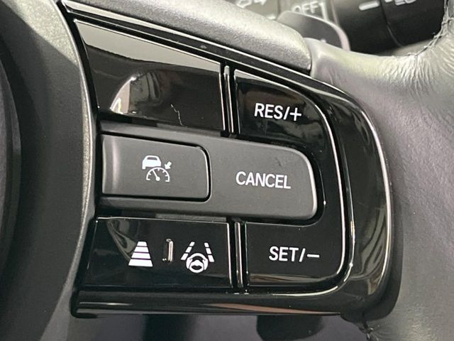 【アダプティブクルーズコントロール】高速道路での長距離走行が楽に!!自動で速度を保つクルーズコントロールが、衝突軽減システムと連携し、前方の車両を感知して車間を保つように速度調節してくれます!!