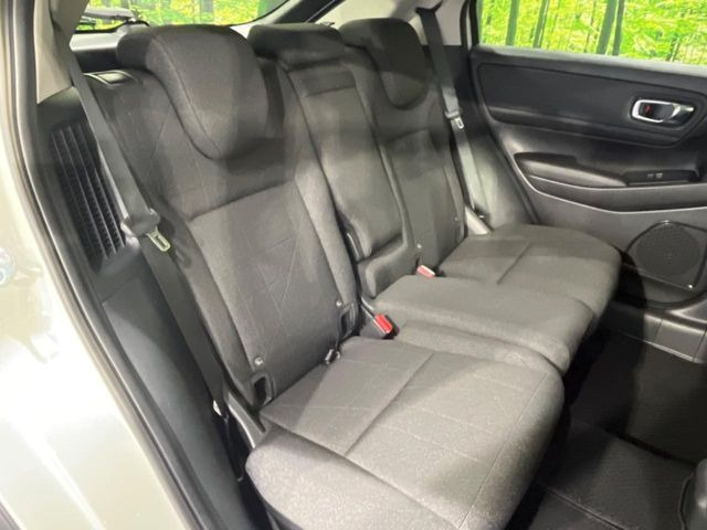後部座席も気になるようなキズ・汚れやへたり等、大きなダメージはなく、良好な状態です。