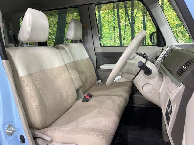 運転席シート廻りは使用感も少なく、良好な状態となっています。丁寧に使われていたことがよくわかりますね。