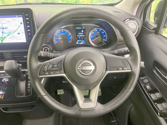 ステアリングも使用感が少なく、きれいな状態となっております♪