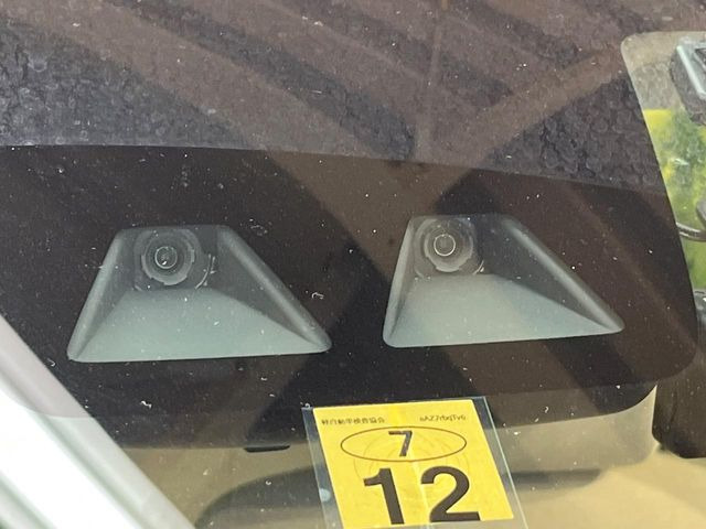 【スマートアシスト】走行中に前方の車両等を認識し、衝突しそうな時は警報とブレーキで衝突回避と被害軽減をアシスト。より安全にドライブをお楽しみいただけます。