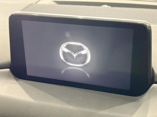 【純正ナビ】人気の純正ナビを装備しております。ナビの使いやすさはもちろん、オーディオ機能も充実!キャンプや旅行はもちろん、通勤や買い物など普段のドライブも楽しくなるはず♪