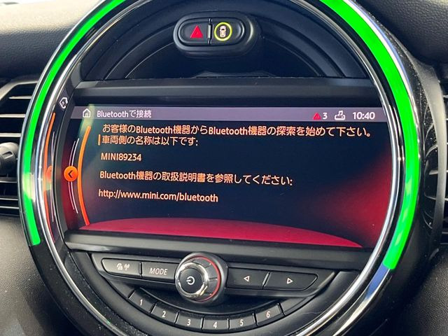 ��Bluetooth:���莝���̃X�}�[�g�t�H���ȂǂƐڑ����A�n���Y�t���[�ʘb��Տꊴ����~���[�W�b�N�Đ������y���݂��������܂��B�����ڑ��ł��̂Ŕς킵��������܂����