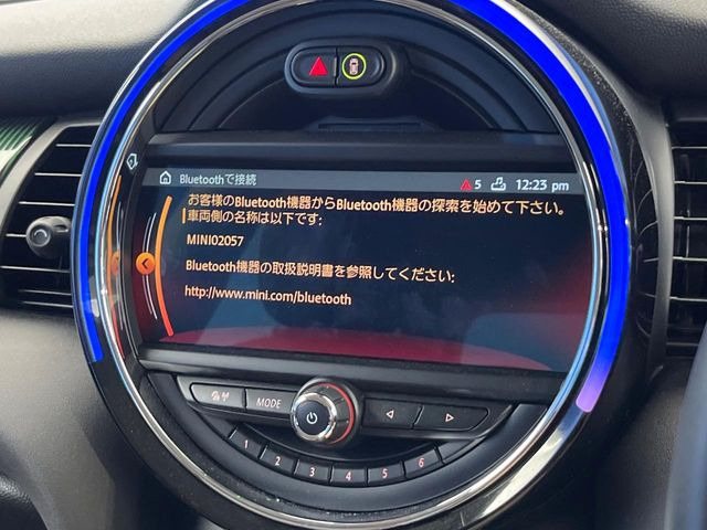 ��Bluetooth:���莝���̃X�}�[�g�t�H���ȂǂƐڑ����A�n���Y�t���[�ʘb��Տꊴ����~���[�W�b�N�Đ������y���݂��������܂��B�����ڑ��ł��̂Ŕς킵��������܂����