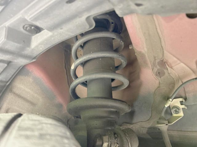 安心の最長10年・走行無制限保証(有償)をご用意。保証内容も充実はもちろん、無料点検&オイル交換や、年中無休の全国・24時間ロードサービスも付帯されておりますのでご安心下さい。