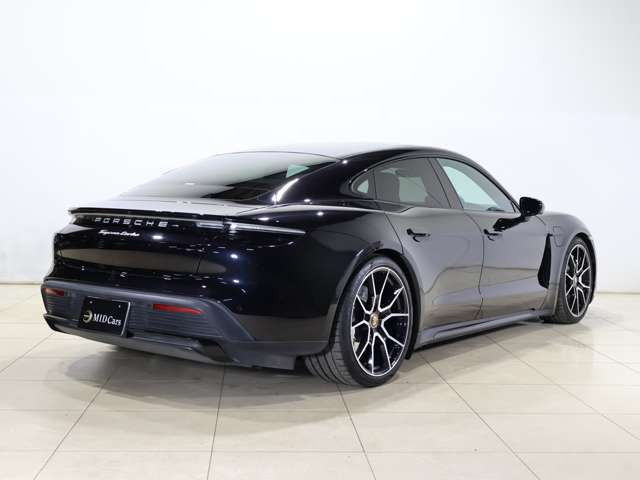 タイカンターボ 4シート 4WD