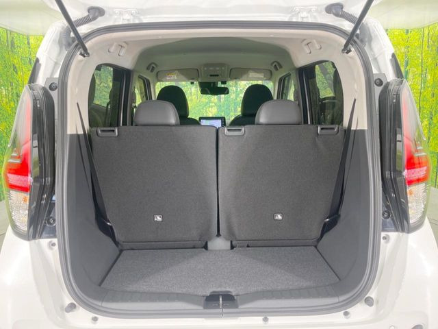普段のお買い物や通勤、送迎等に十分な荷室スペースを確保しております。セカンドシートを倒すと、大きな荷物の積載も可能です♪