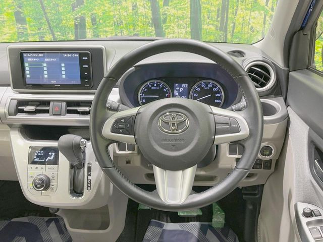 インテリアに合わせたデザインのステアリングは、運転される方のことも考え、運転しやすい形状、大きさです。是非一度、実際に触ってお確かめください。