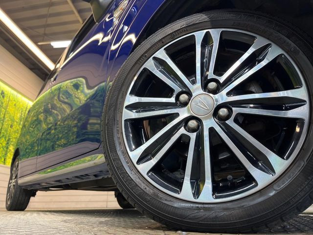 【純正15インチアルミホイール】外観にマッチした純正アルミホイールを装着しております。各種社外アルミホイールや、スタッドレスタイヤも取扱いしております。是非ご相談ください♪