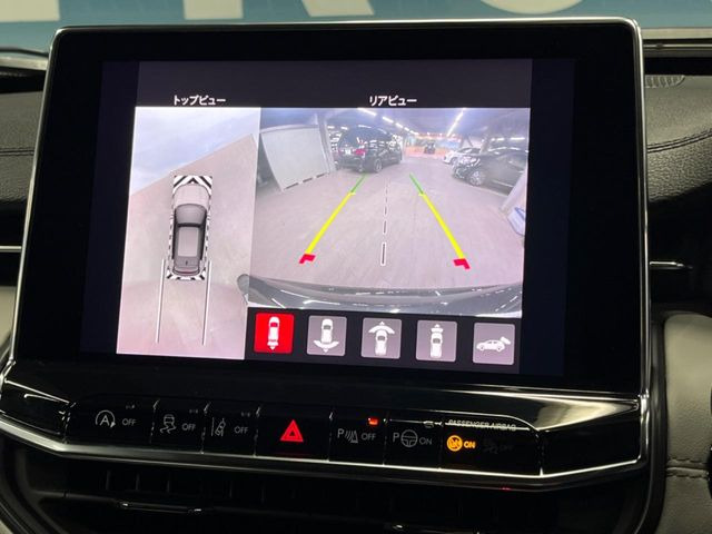 ●パノラミックビューモニター:専用のカメラにより、上から見下ろしたような視点で360度クルマの周囲を確認することができます☆死角部分も確認しやすく、狭い場所での切り返しや駐車もスムーズに行えます。