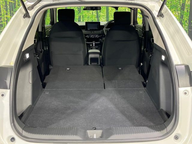 後席を格納すると、これだけの広さが!シーンに合わせたシートアレンジで、大きな荷物も積むことが出来ます♪