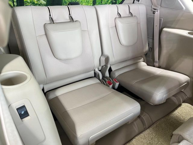 3列目シートはもちろん状態良好☆大人でもゆったりと座って頂けますので、大人数でのお出かけもラクラクです♪ご家族で、気の知れた仲間で、ドライブに行くのが楽しみですね♪