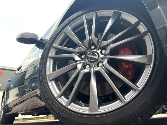 �y����19�C���`�A���~�z�C�[���z�O�ςɃ}�b�`���������A���~�z�C�[���𑕒����Ă���܂��B�e��ЊO�A���~�z�C�[����A�X�^�b�h���X�^�C�����戵�����Ă���܂��B���񂲑��k����������