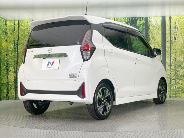 安心の最長10年・走行無制限保証(有償)をご用意。保証内容も充実はもちろん、無料点検&オイル交換や、年中無休の全国・24時間ロードサービスも付帯されておりますのでご安心下さい。